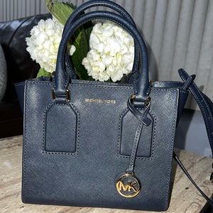 Mercer Pebble Michael Kors Leather Cross Body Bag
